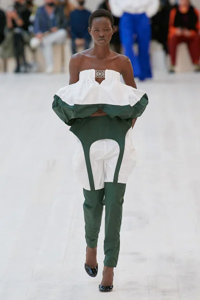 Look 27